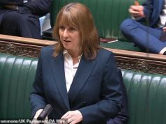 ‘Iludido’ Reeves insiste que tem os planos certos, apesar da perda de 250 mil empregos e da queda no padrão de vida entre os menores de 35 anos, mesmo antes da guerra no Irã