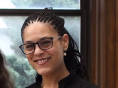 Um promotor negro de alto escalão, veterano do Exército dos EUA, foi considerado o pior abuso pelos advogados de defesa por seu difícil acordo judicial.