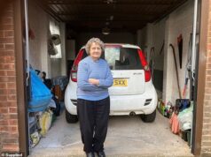 A viúva, de 86 anos, que foi processada pela DVLA por um erro de digitação de uma única letra no seguro do seu carro, revelou semanas de noites sem dormir por medo de ser considerada criminosa.