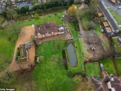 A casa do capitão Tom Moore ‘perdeu £ 300.000 depois de não conseguir vender’