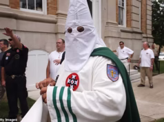 Oak Southern Poverty Law Center acusado de fraude pelo DOJ por supostamente dar dinheiro a supremacistas brancos, incluindo membros da KKK, como organização sem fins lucrativos anti-apartheid