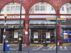 ‘Estrangulamento’ sindical no recrutamento de motoristas de metrô: ativistas reivindicam um emprego de £ 72 mil por ano anunciado no mercado aberto em meio à fúria pelo papel dado apenas aos funcionários do TfL