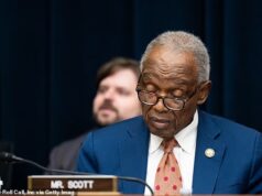 O democrata, de 80 anos, morreu repentinamente após preocupações com sua idade