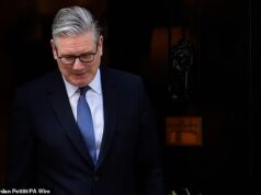 O apoio ao primeiro-ministro desaparece: o primeiro deputado trabalhista pede a demissão de Starmer enquanto é desafiado pelos seus próprios colegas no Gabinete – e McSweeney é levado à Câmara dos Comuns para um interrogatório