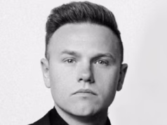 Um proprietário rico abre um buraco gigante na bela floresta de Washington, alegando que é para a segurança de sua família… apenas para revelar seu segredo atraente.