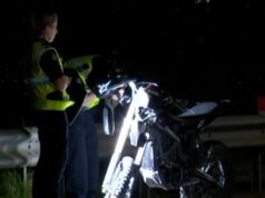 Piloto adolescente de bicicleta elétrica morre em colisão horrível com dois carros no notório cruzamento de Melbourne, conhecido por rodas e direção imprudente