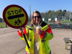 A senhora do pirulito do conselho Jobsworth, amante do machado, afirma que as ruas fora da escola serão mais seguras sem ela