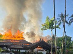 Cena dramática de incêndio no resort Club Med Bali em Nusa Dua, forçando famílias australianas a fugir