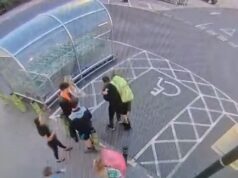 Momento de loucura Trabalhadora da Asda derruba ladrão de lojas em uma fração de segundo na decisão de seu trabalho após 25 anos