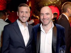 Presidente do DNC entre rostos famosos na infame festa de aplicativo de sexo gay para a elite de DC … enquanto convidados glamourosos fazem fila no quarteirão