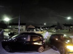 Imagens de vídeo mostram bandidos encapuzados realizando um terrível ataque noturno na casa de uma família – com o morador nu perseguindo o agressor