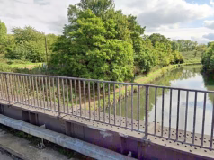 Mãe, 34 anos, e seu filho de sete anos morreram em um ‘trágico acidente’ depois de entrarem na água no parque do oeste de Londres, disse a polícia