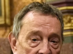 £ 1,6 bilhão foram prometidos a quase 800.000 jovens no Fundo Fiduciário para Crianças. Deve ser dado a eles, colegas trabalhistas David Blunkett e Richard Walker