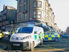 Uma menina de seis anos morreu após ser atropelada e outra pessoa foi levada ao hospital