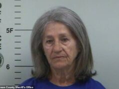 A polícia diz que a avó morreu depois de deixar o menino em um carro quente enquanto trabalhava em uma biblioteca