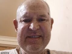 John afirmou que não ouviu seu colega de quarto sendo espancado porque estava em seu quarto ouvindo John Farnham… isso era mentira.