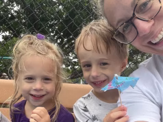 Acupunturista acusado de assassinato depois que duas crianças foram encontradas mortas em uma rica casa no subúrbio de Boston