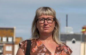 Ativista dos direitos dos animais que ‘matou’ lagosta depois de arrancá-la do aquário de um restaurante e jogá-la no mar afirma que foi um ‘ato de bondade’ e vítima de ‘caça às bruxas’ da polícia