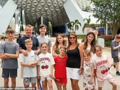 Os pais da ‘maior família’ da Grã-Bretanha, Sue e Noel Radford, estão aproveitando suas oitavas férias em sete meses, depois que os fãs alegaram que ‘têm muito dinheiro’ e são ‘surdos’