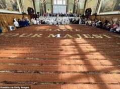 O tiramisu mais longo do mundo feito em Londres: os chefs usam 3.000 ovos e 50.000 biscoitos ladyfinger para quebrar o recorde com 1.445 pés de sobremesa – ultrapassando a altura do Shard