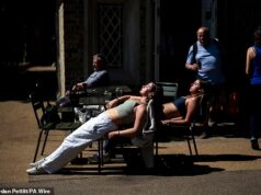 A Grã-Bretanha será mais quente do que Ibiza e Roma, já que as temperaturas subirão para 24ºC no final da semana – antes do feriado bancário de maio trazer sol e aguaceiros.