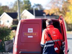 Uma investigação do Royal Mail alegou que funcionários dos correios descartaram panfletos da campanha da Reforma no Reino Unido antes das eleições locais