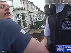 Um assassino sorridente foi preso momentos depois de espancar até a morte um aposentado de 79 anos enquanto estava sob fiança por ameaçar matar duas jovens – já que ele pode pegar pelo menos 20 anos de prisão.