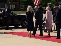 Volte, Sua Majestade! Camilla tenta entrar no carro antes de cantar o hino nacional