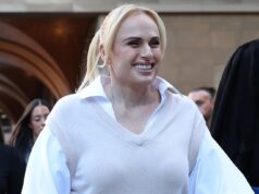 Rebel Wilson entra no banco das testemunhas no julgamento por difamação e imediatamente faz uma pergunta brutal sobre sua memória: ‘Não consigo me lembrar’ – cobertura ao vivo