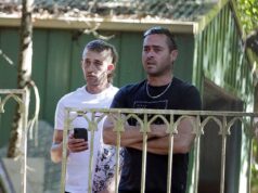 Incêndio na casa de Bowen Mountain: entes queridos devastados retornam ao local