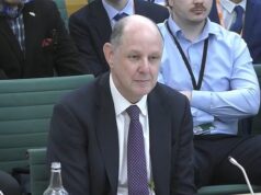 O ex-chefe do Ministério das Relações Exteriores diz que as autoridades sugeriram que Mandelson deveria ser dispensado sem verificações de segurança – e o primeiro-ministro “conhecia os riscos” da nomeação