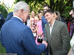 Não gostou de tricotar uma gravata, Tom? A mergulhadora olímpica Daley Bags foi convidada para a King’s Garden Party em Washington, mas sua escolha de roupa não causou impacto.