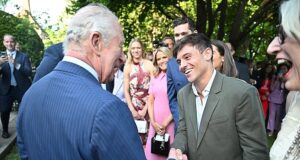 Não gostou de tricotar uma gravata, Tom? A mergulhadora olímpica Daley Bags foi convidada para a King’s Garden Party em Washington, mas sua escolha de roupa não causou impacto.