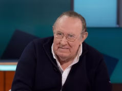 Dica importante… não importe taxas de serviço no estilo americano! Mailman revela fila de garçons em NY