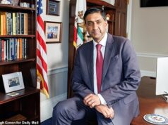 Rei Charles repreendeu Epstein por ‘fracasso moral’ após desistir do discurso