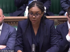 Stephen Glover: Nosso estúpido país está paralisado por este malvado primeiro-ministro agarrado ao poder