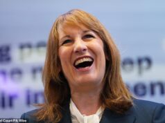 Proprietários furiosos depois que Reeves abre portas para congelamento de aluguéis para ‘reduzir a crise do custo de vida’