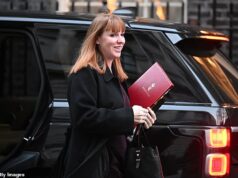 Starmer ‘pede a Angela Reiner para voltar ao Gabinete’ enquanto ela ‘planeja uma remodelação na próxima semana’ e faz um grande discurso para evitar o desastre eleitoral