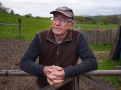 O agricultor protestante, de 76 anos, recusou-se a deixar o seu bangalô de £ 1,1 milhão diante dos planos do conselho para um empreendimento de 2.150 casas em terras do cinturão verde.