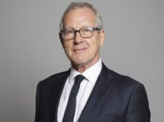 Ex-colega trabalhista e ex-chefe da Marks & Spencer será banido do Parlamento para sempre depois de dizer a trabalhadores de caridade ‘ele quer beijar’ e ‘sexo está sempre em minha mente’