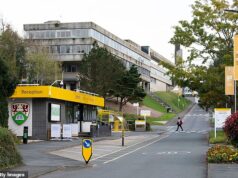 A faxineira universitária ganha £ 264.000 por demissão sem justa causa depois de ser demitida após uma discussão com o chefe sobre a panela elétrica de arroz ‘proibida’