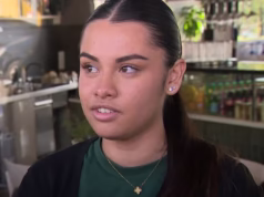 Uma garçonete de Melbourne que tinha um prato no rosto levou um soco no rosto de um estranho durante as férias