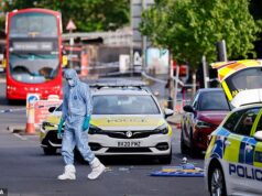 Angela Epstein: Cada fúria é respondida com palavras tão banais quanto o ar rarefeito do medo que agora varre a Golders Green Road.