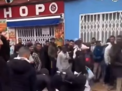 Os confrontos eclodem entre os migrantes que esperam para se registrar em Espanha depois que o primeiro-ministro socialista abre as portas – como se constata, muitos aos quais foi concedido estatuto legal podem ter antecedentes criminais