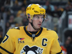 Sidney Crosby reage ao doloroso final dos playoffs quando os Penguins caem para OT