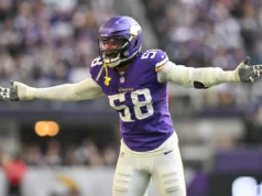 O GM interino dos Vikings, Jonathan Grinard, abre o comércio