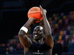 OU Basketball contratou o ex-centro da G League Akold Gak da Austrália