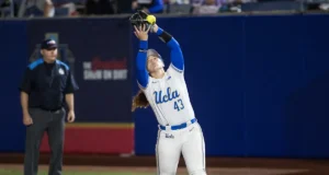 O heroísmo no final do jogo ajuda o softball da UCLA a derrotar os Titãs