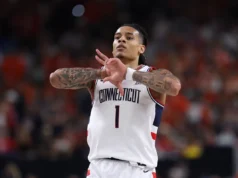 O guarda UConn Solo Ball lidando com uma torção no tornozelo, status incerto para o jogo do campeonato nacional contra Michigan