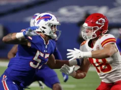 Golfinhos fazem visita de agente livre ao DE AJ Epenesa